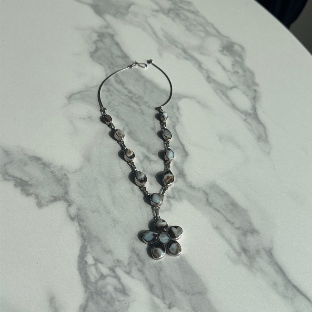 Handmade Silver-Tone Mother of Pearl Flower Pendant Necklace - White Pearlescent